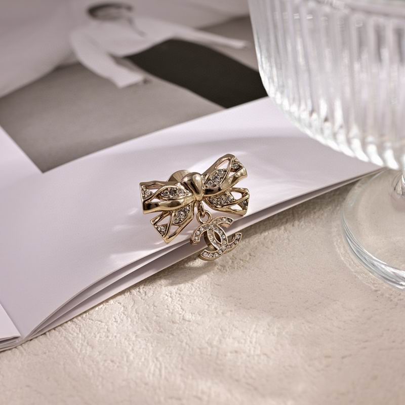 Chanel Brooch 04yxs116